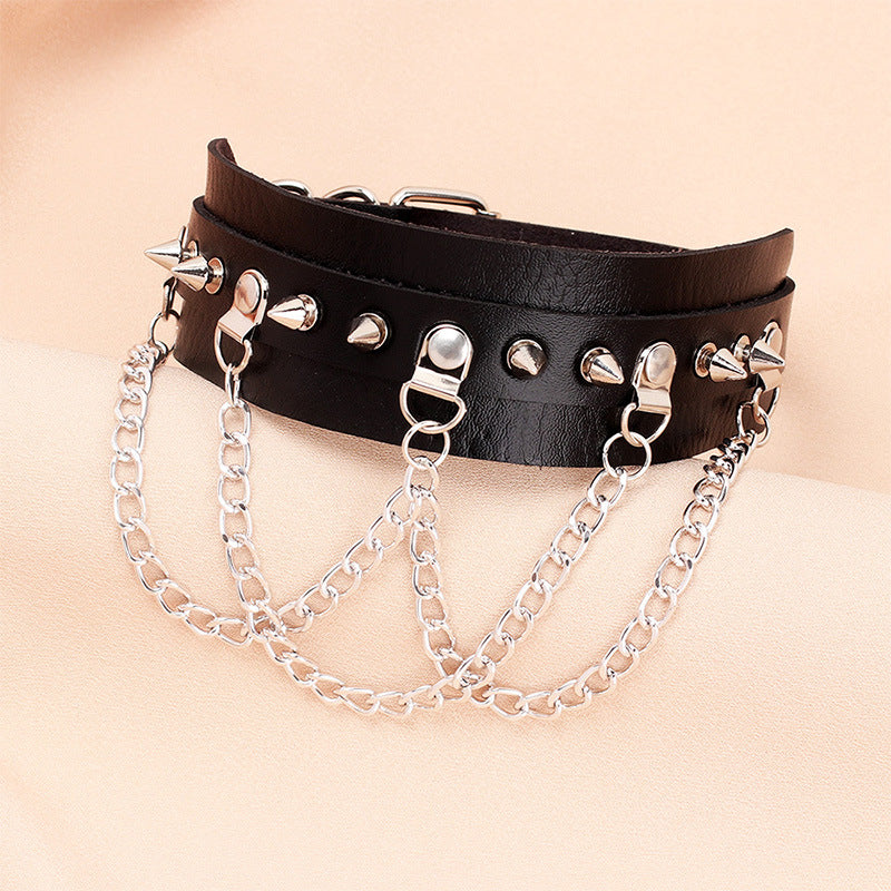 Gothic Choker Necklace Covering the Neck