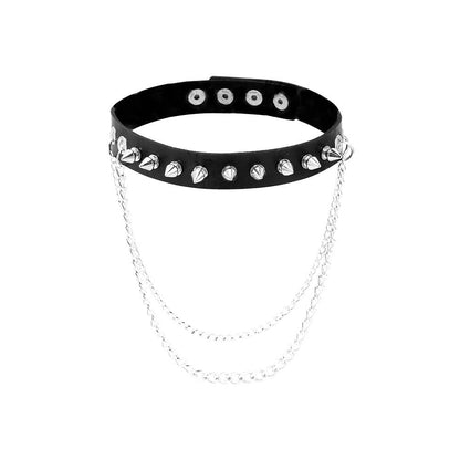 Gothic Choker Necklace Covering the Neck